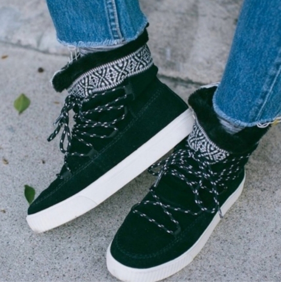 Toms Alpine Boots - Picture 1 of 8